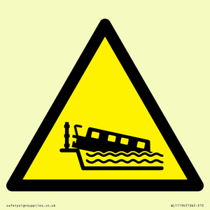 W519 Warning: Grounding narrow boat on lock cill
